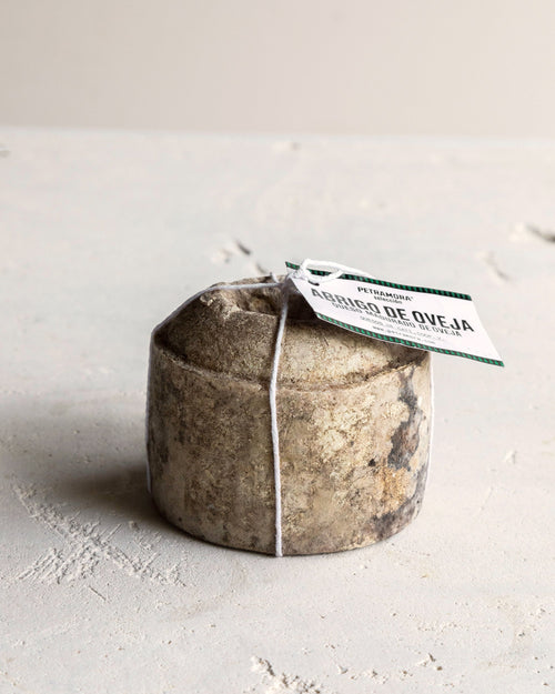 Queso abrigo oveja curado entero