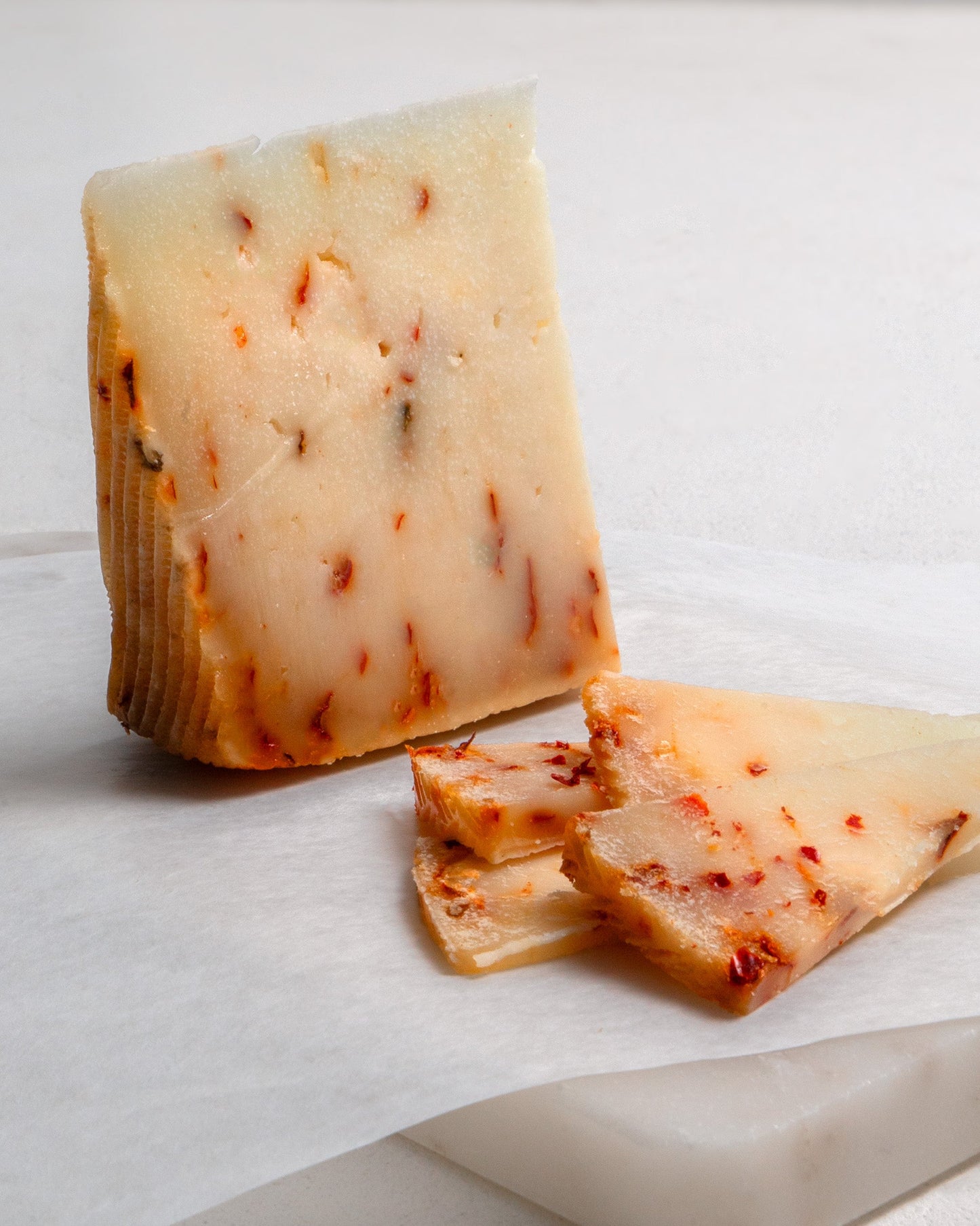 queso curado con pimentón