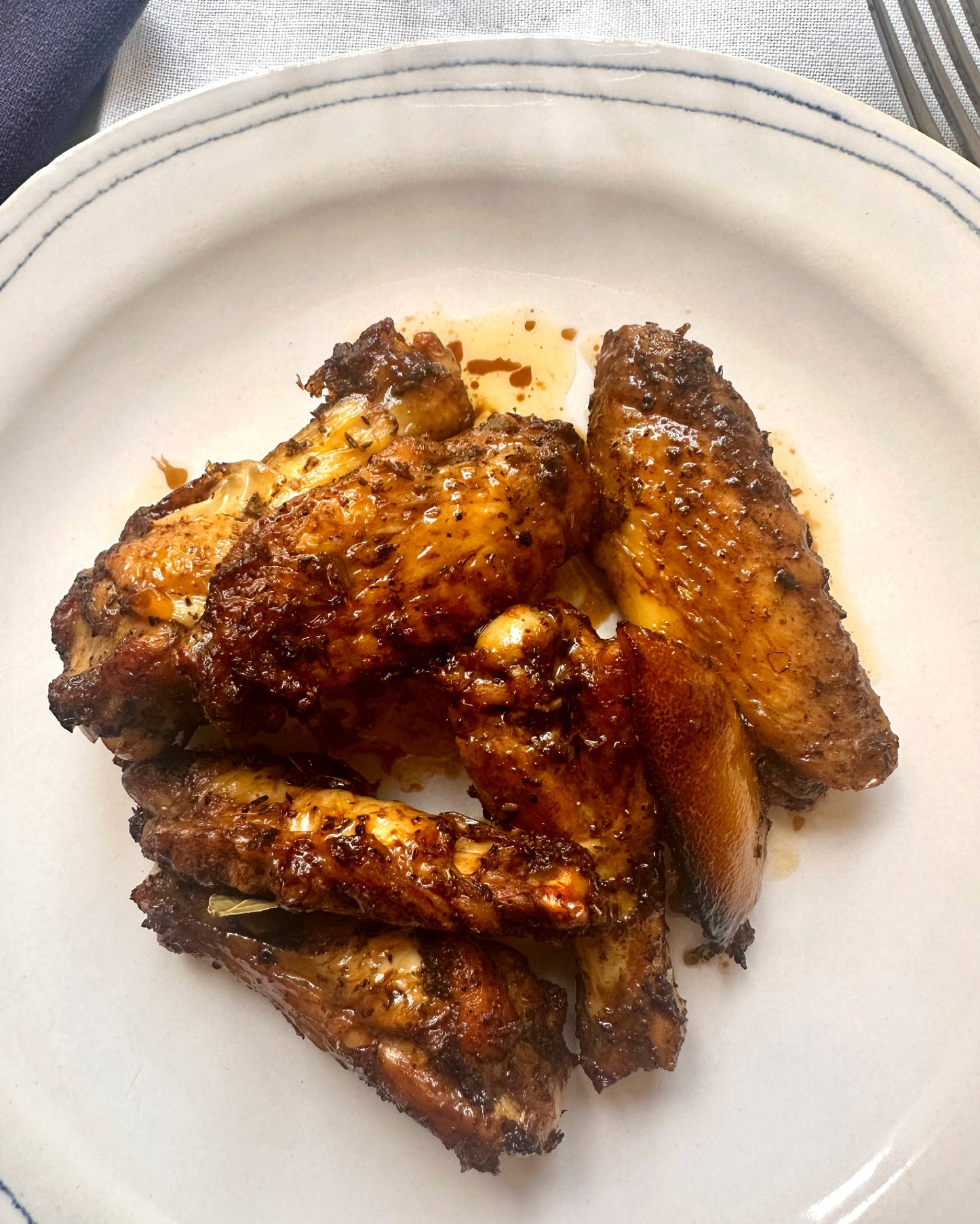 Alitas a las finas hierbas